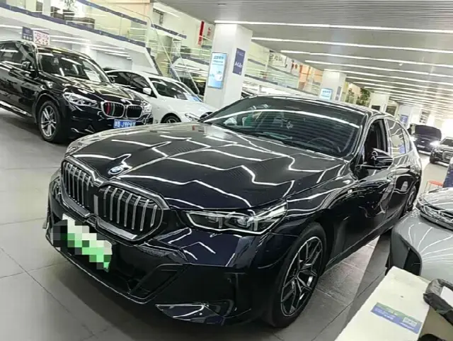 BMW i5 2024, 49 000 км
