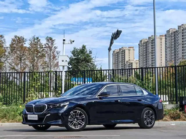 BMW 5 Series 2025, 62 000 км