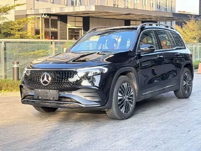 Mercedes-Benz EQB 2024, 15 000 км