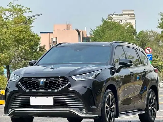 Toyota Crown Kluger 2021, 60 000 км
