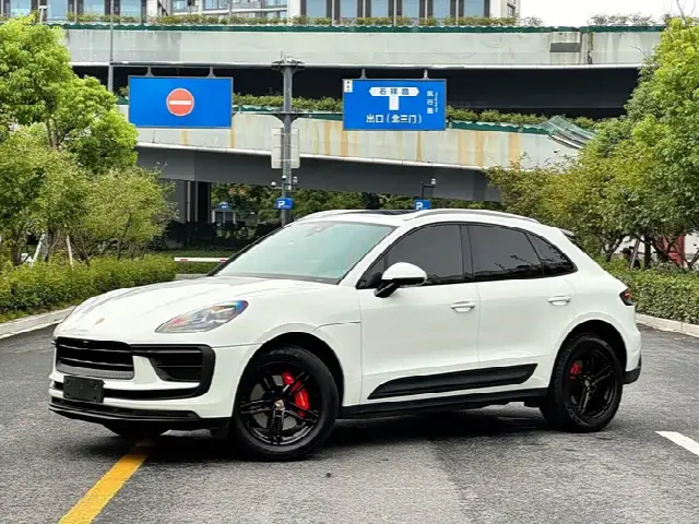 Porsche Macan 2023, 28 000 км