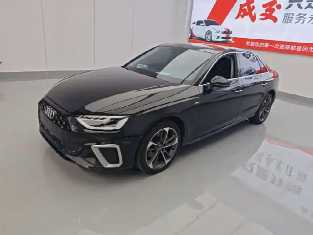 Audi A4L 2023, 30 000 км