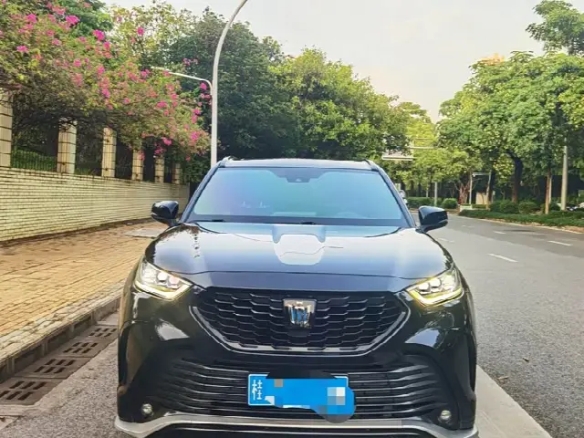 Toyota Crown Kluger 2021, 67 000 км