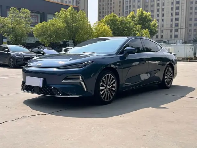 Geely Galaxy Starshine 8 EM-i 2025, 6 000 км