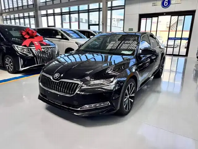 Skoda Superb 2025, новый