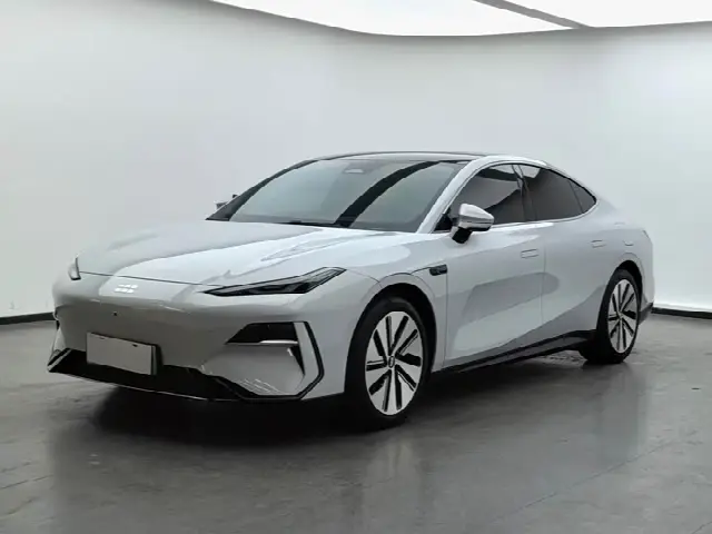 Geely Galaxy E8 2024, 18 000 км