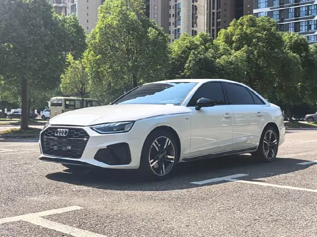 Audi A4L 2022, 32 000 км