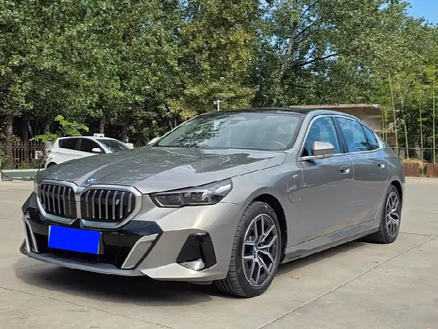 BMW i5 2024, 30 000 км