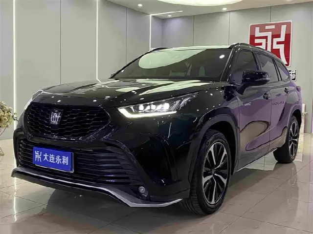 Toyota Crown Kluger 2023, 27 000 км