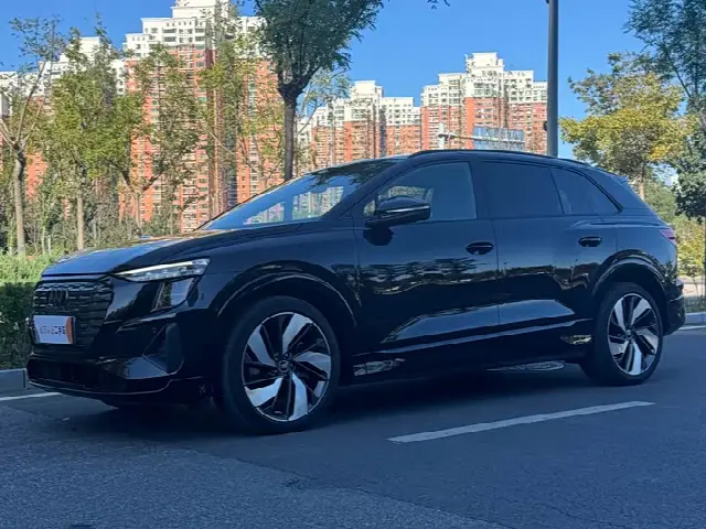 Audi Q5 e-tron 2024, 7 800 км