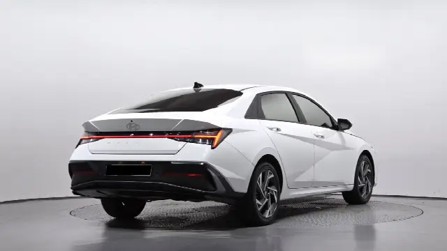 Hyundai Avante 2023, 9 806 км