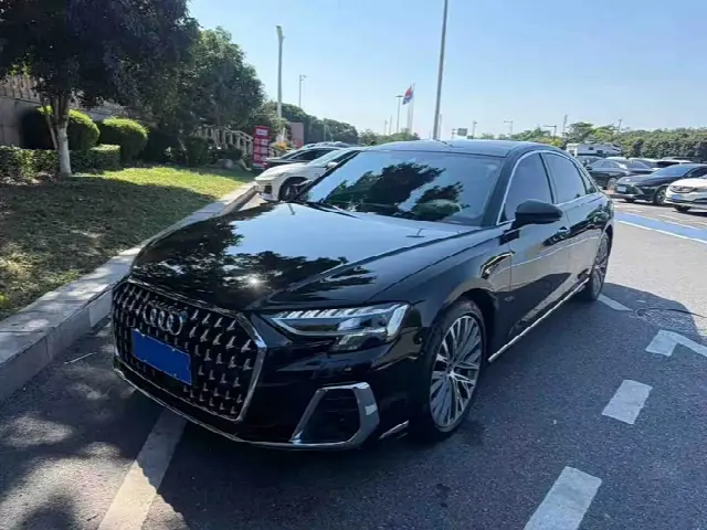 Audi A8 2024, 64 000 км