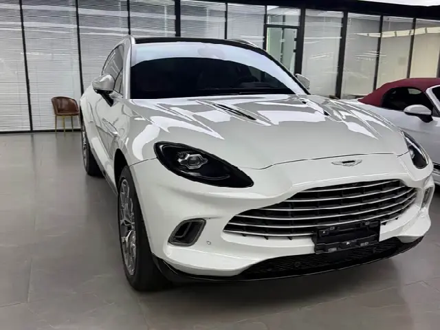 Aston Martin DBX 2023, 27 000 км
