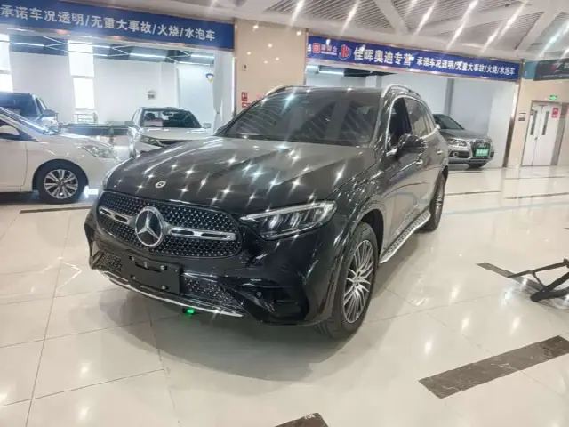Mercedes-Benz GLC-Class 2025, 13 700 км