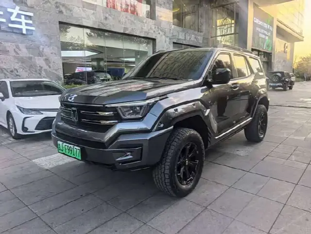Tank 400 Hybrid 2024, 18 000 км
