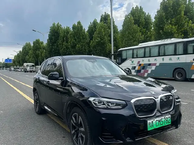 BMW iX3 2024, 15 000 км