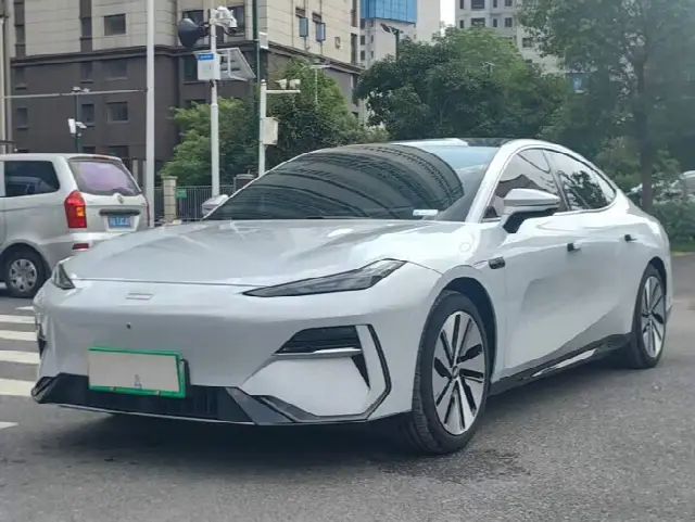 Geely Galaxy E8 2024, 28 000 км