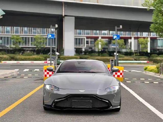Aston Martin V8 Vantage 2022, 15 800 км
