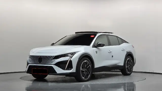 Peugeot 408 2023, 28 757 км