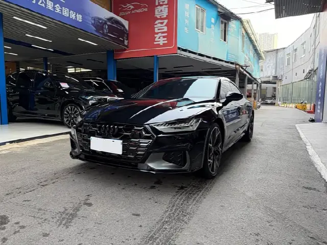 Audi A7L 2025, 9 000 км