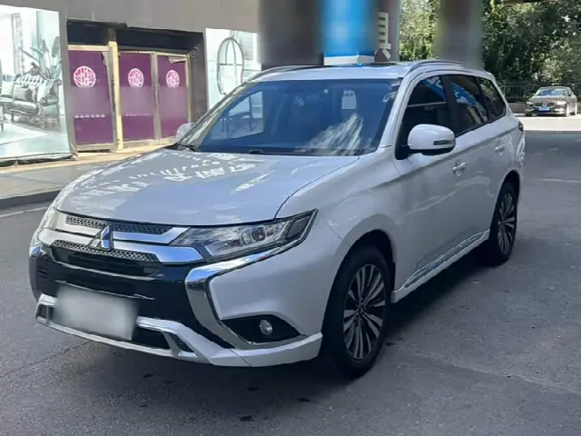 Mitsubishi Outlander 2021, 51 400 км
