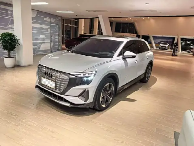 Audi Q5 e-tron 2022, 17 000 км