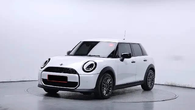 Mini Cooper 2024, 9 133 км