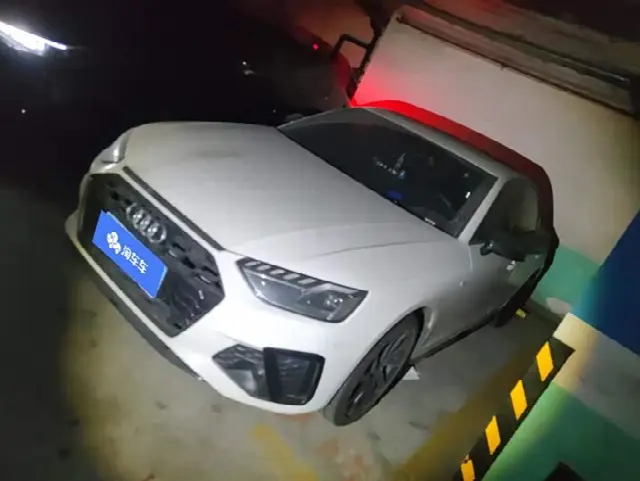 Audi A4L 2023, 44 600 км