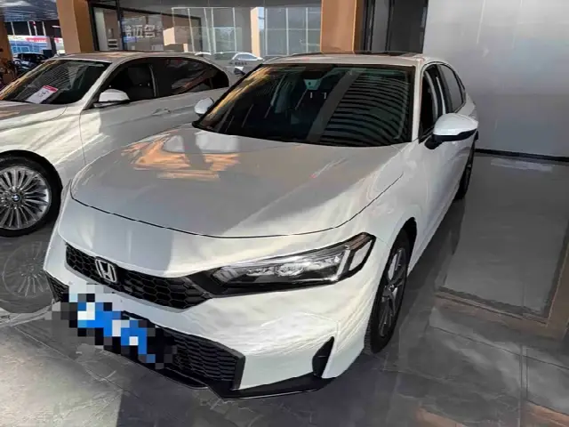 Honda Civic 2025, 6 000 км
