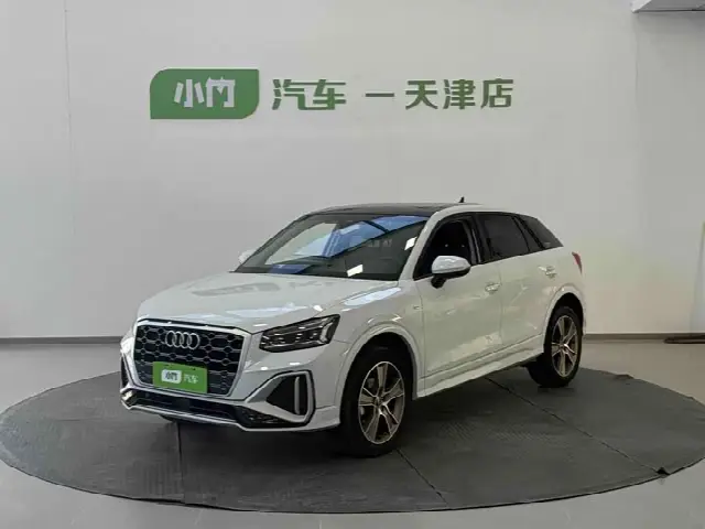 Audi Q2L 2022, 17 000 км