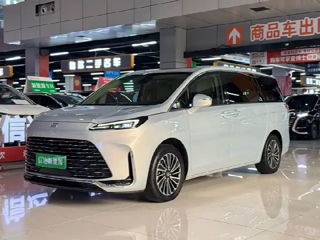 Buick GL8 Hybrid 2025, 16 000 км