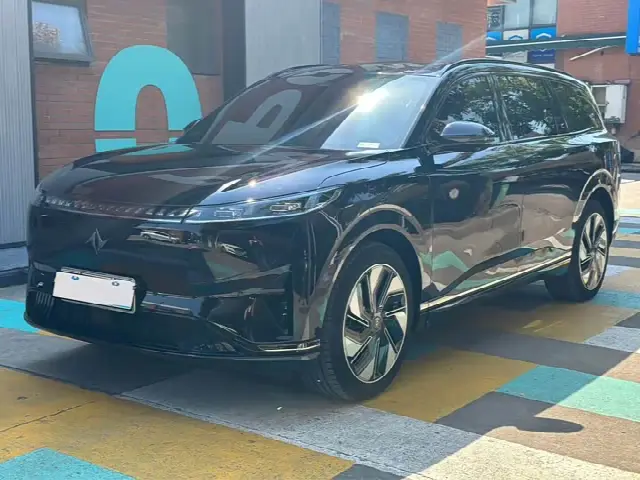 Dongfeng Yipai eπ 008 2024, 25 000 км