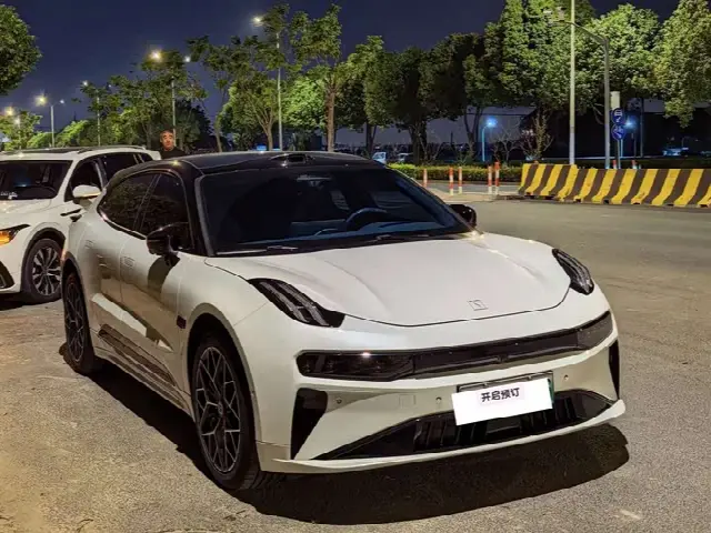 Zeekr 001 2024, 17 000 км