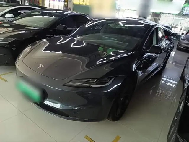 Tesla Model 3 2025, 8 400 км