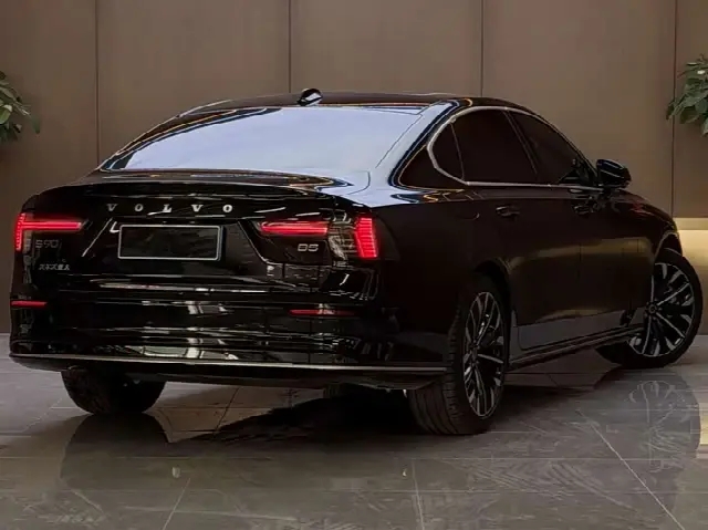 Volvo S90 2026, 7 000 км