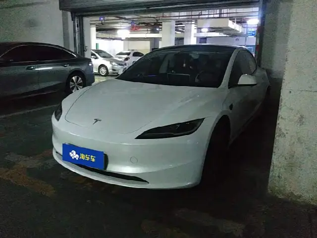 Tesla Model 3 2023, 40 000 км