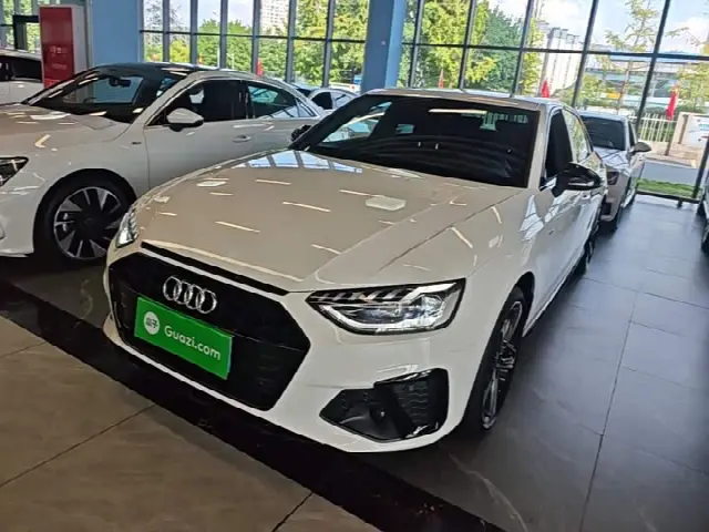 Audi A4L 2025, 6 700 км