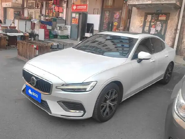 Volvo S60 2026, 4 100 км