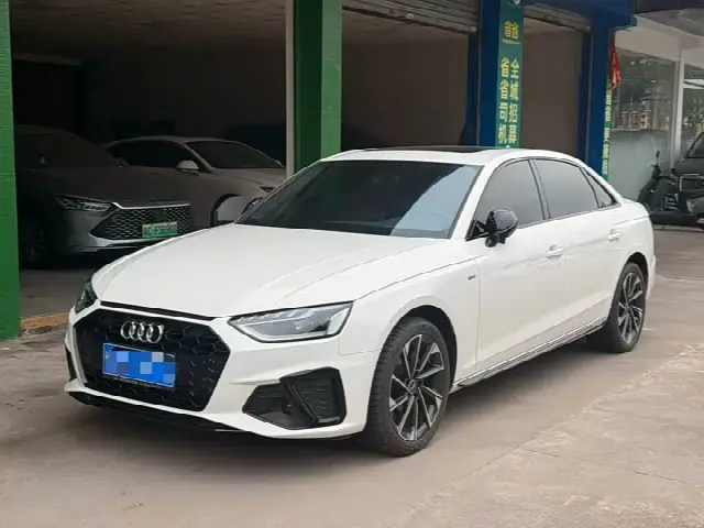Audi A4L 2023, 19 000 км