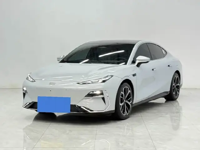 Geely Galaxy E8 2025, 14 900 км