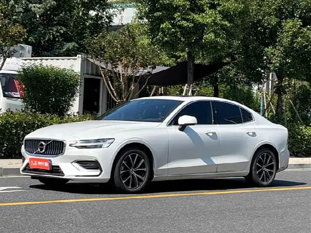 Volvo S60 2022, 26 000 км
