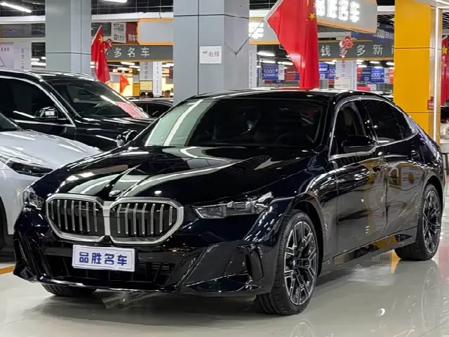BMW 5 Series 2025, 7 000 км