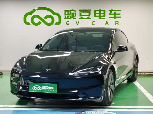Tesla Model 3 2023, 61 000 км
