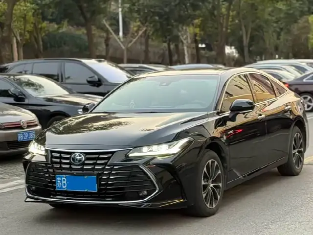 Toyota Avalon 2023, 30 000 км