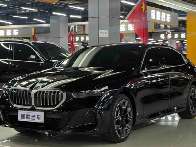 BMW 5 Series 2025, 13 500 км