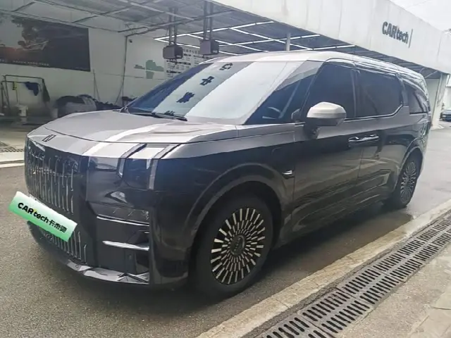Zeekr 009 2022, 62 000 км