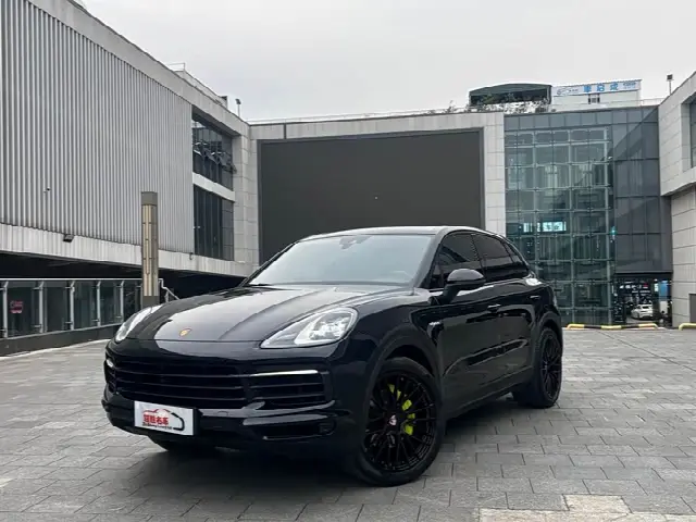 Porsche Cayenne Hybrid 2022, 50 000 км