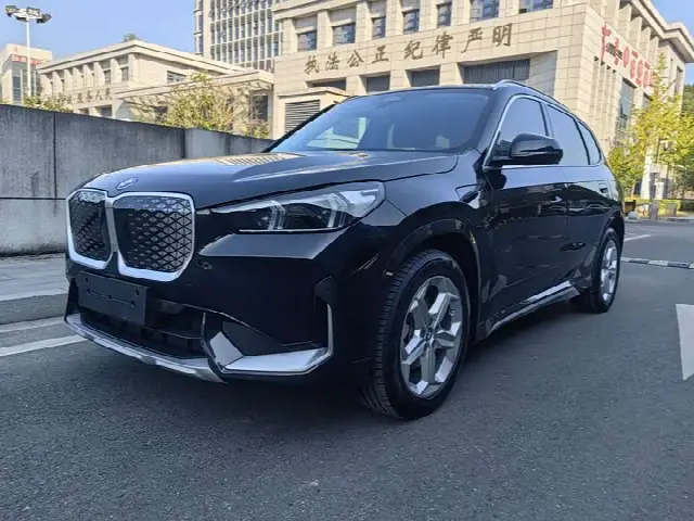 BMW iX1 2025, 5 000 км