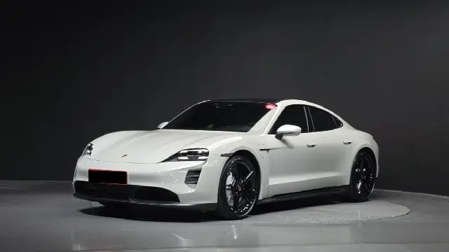 Porsche Taycan 2020, 16 961 км