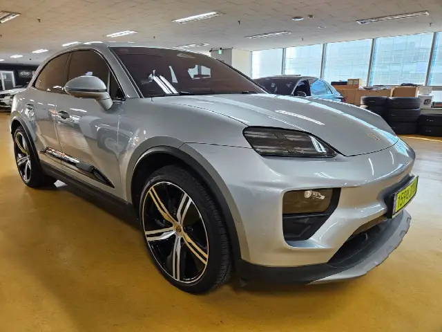 Porsche Macan 2024, 4 806 км